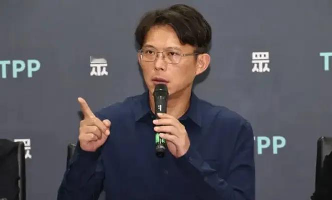 民众党黄国昌和国民党朱立伦宣布不参加赖某人组织的“安全会议”，是对的选择。
赖某