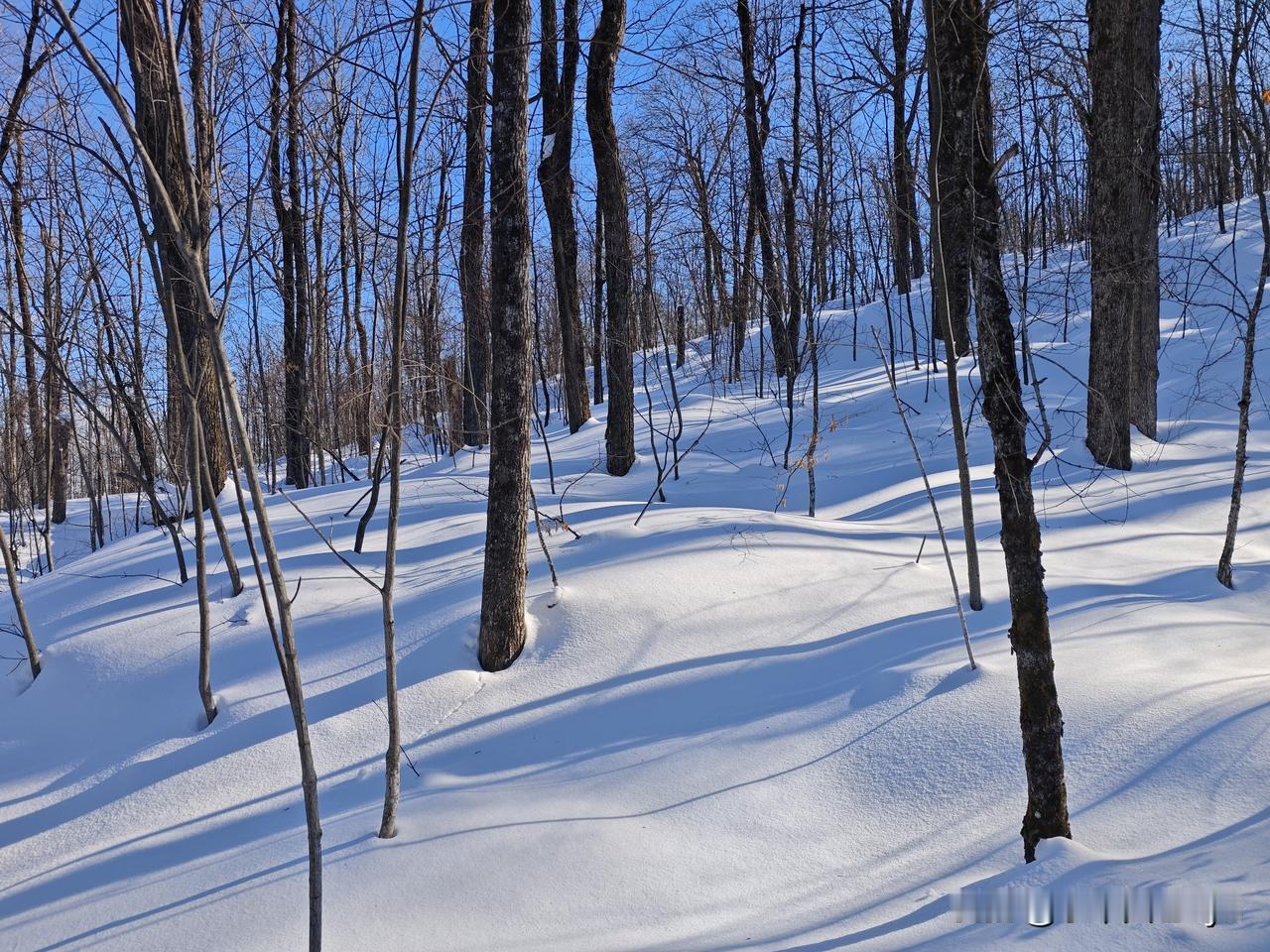 de la Gatineau）位于魁北克与安大略两省交界处。是加拿大魁北克省渥太