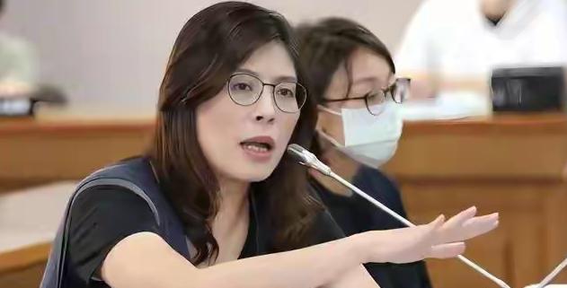 人未到，花先送！郑丽文委托大陆国民党前往广州献花


最近郑丽文定在4月7号到1