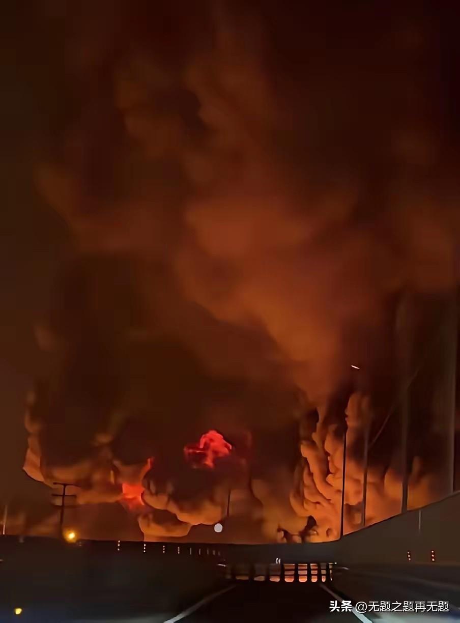 黑压压的一片，德黑兰下起了石油雨。一名半岛电视台记者如此表示，“上班路上，我看到