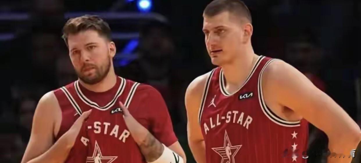 明天早上六点，25-26赛季NBA全明星赛正赛：世界队对阵美国新星队，约基奇携手