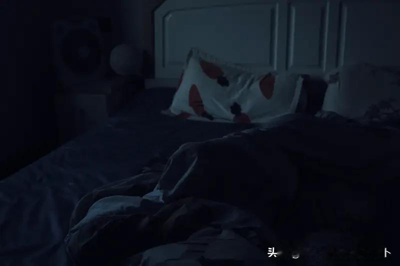 目前时间，凌晨4点19分，谁都失眠了？出来冒个泡，让我看看谁跟我一样在痛苦的煎熬