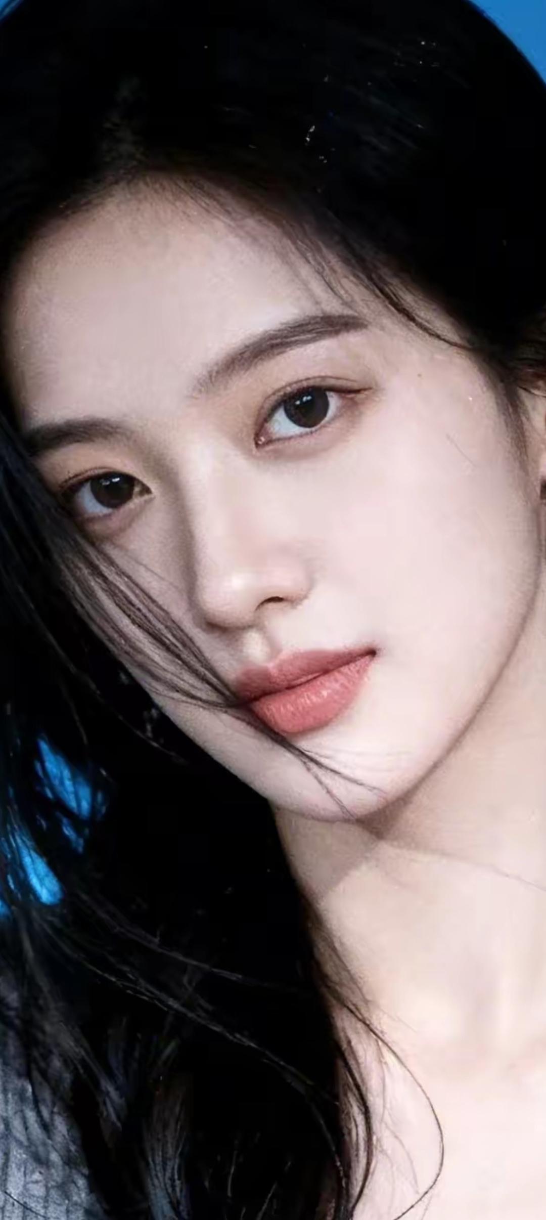 温柔甜美的少女，散发着迷人的魅力！