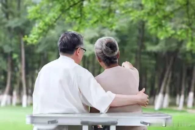 老人忠告：千万不要向亲戚借钱！借到了是仇人，没借到的还是仇人

一句朴素的老人言