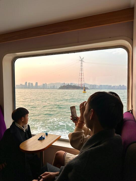 人生建议：去厦门坐一次2r落日海上公交🌇