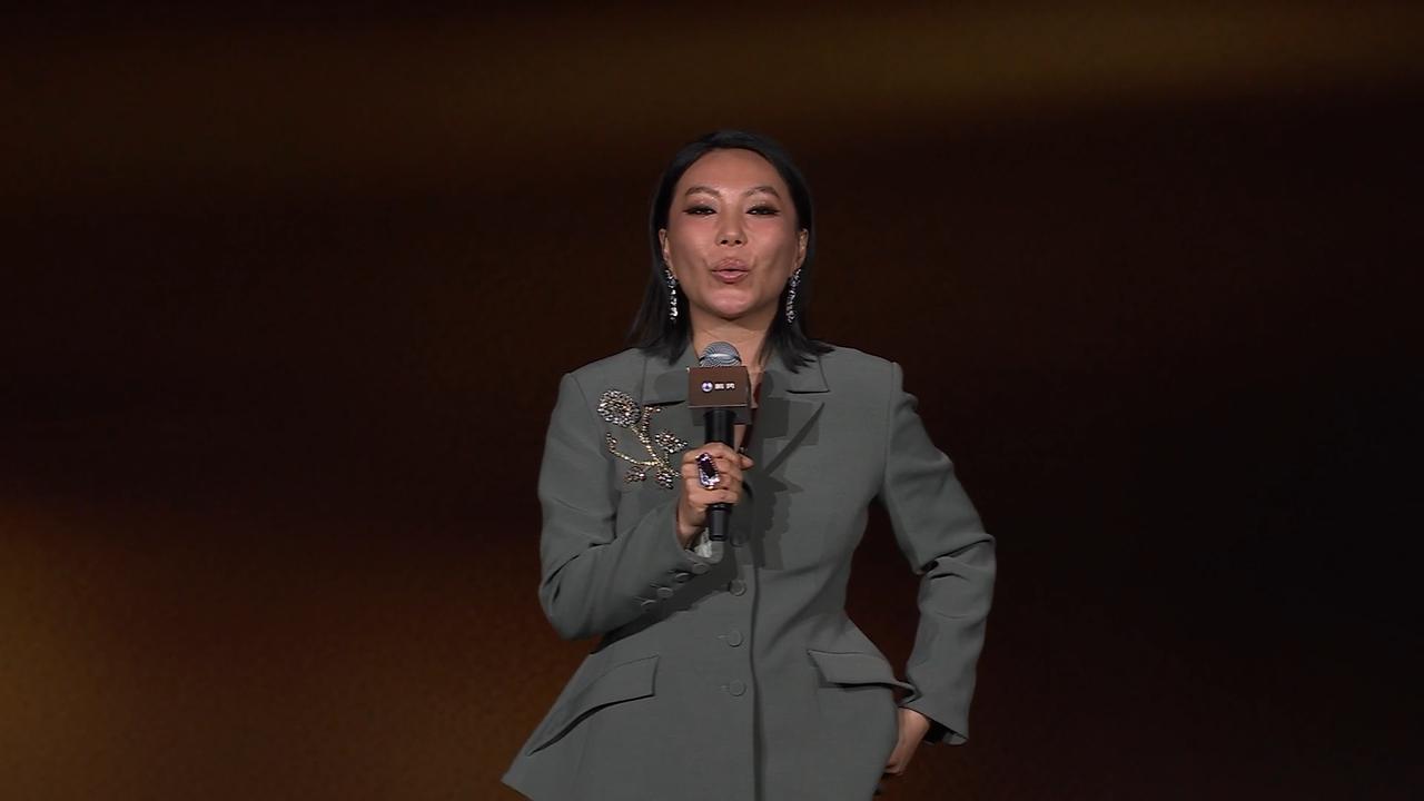 从阿斯顿马丁到第二代腾势D9：顶级名媛万宝宝的新选择，透露了什么信号？

她是中