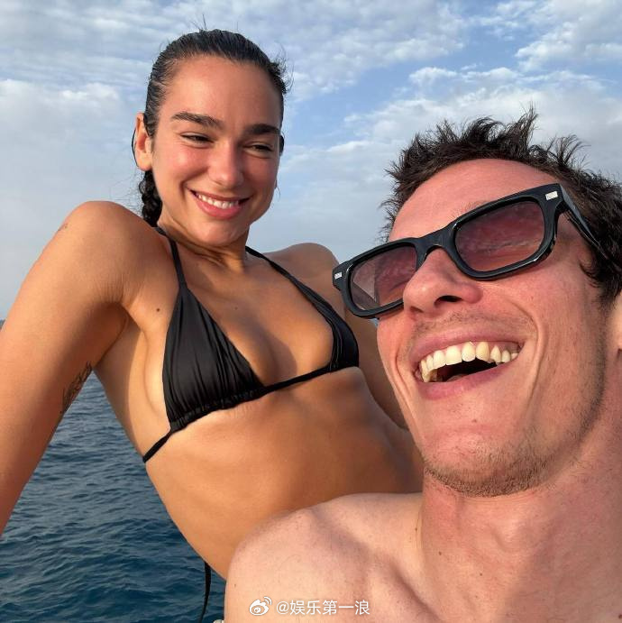 啪姐卡哥意大利度假合照 啪姐Dua Lipa&卡哥Callum Turner 最