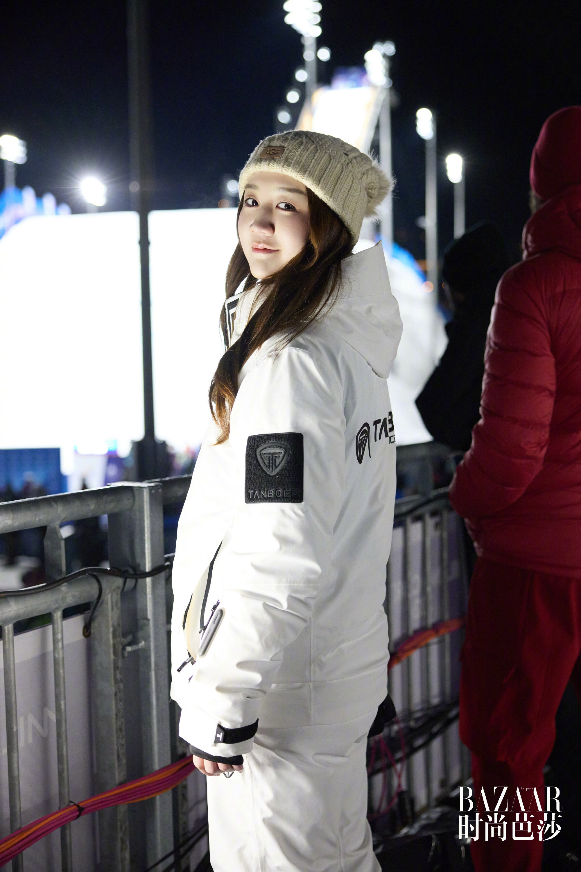 陈梦芭莎米兰冬奥梦之旅这套白色滑雪服也好漂亮