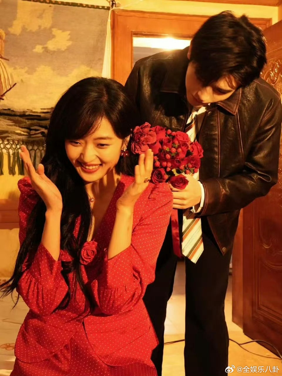 陈飞宇孙千有种体制内的甜苏感你好星期六 陈飞宇孙千对视时，空气中都弥漫着浪漫的气