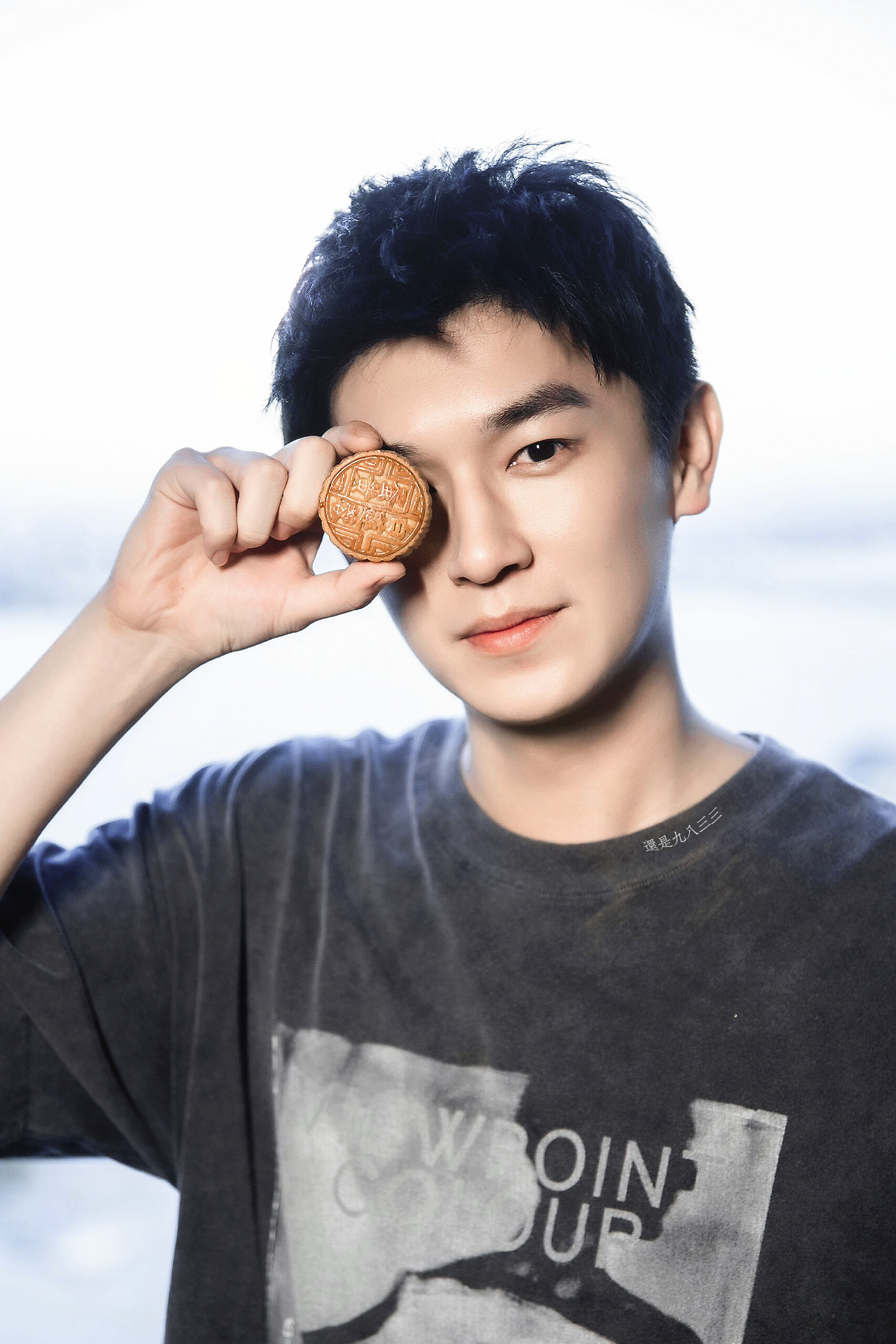#杨旭文卢凌风# ⭐#杨旭文出道十周年# 虽然不能和你一起吃月饼但我们可以同赏一