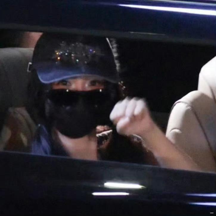虞书欣长生骨眼妆好浓啊为什么这么浓还这么普？她老对家赵露思喜欢自己化韩妆她喜欢化