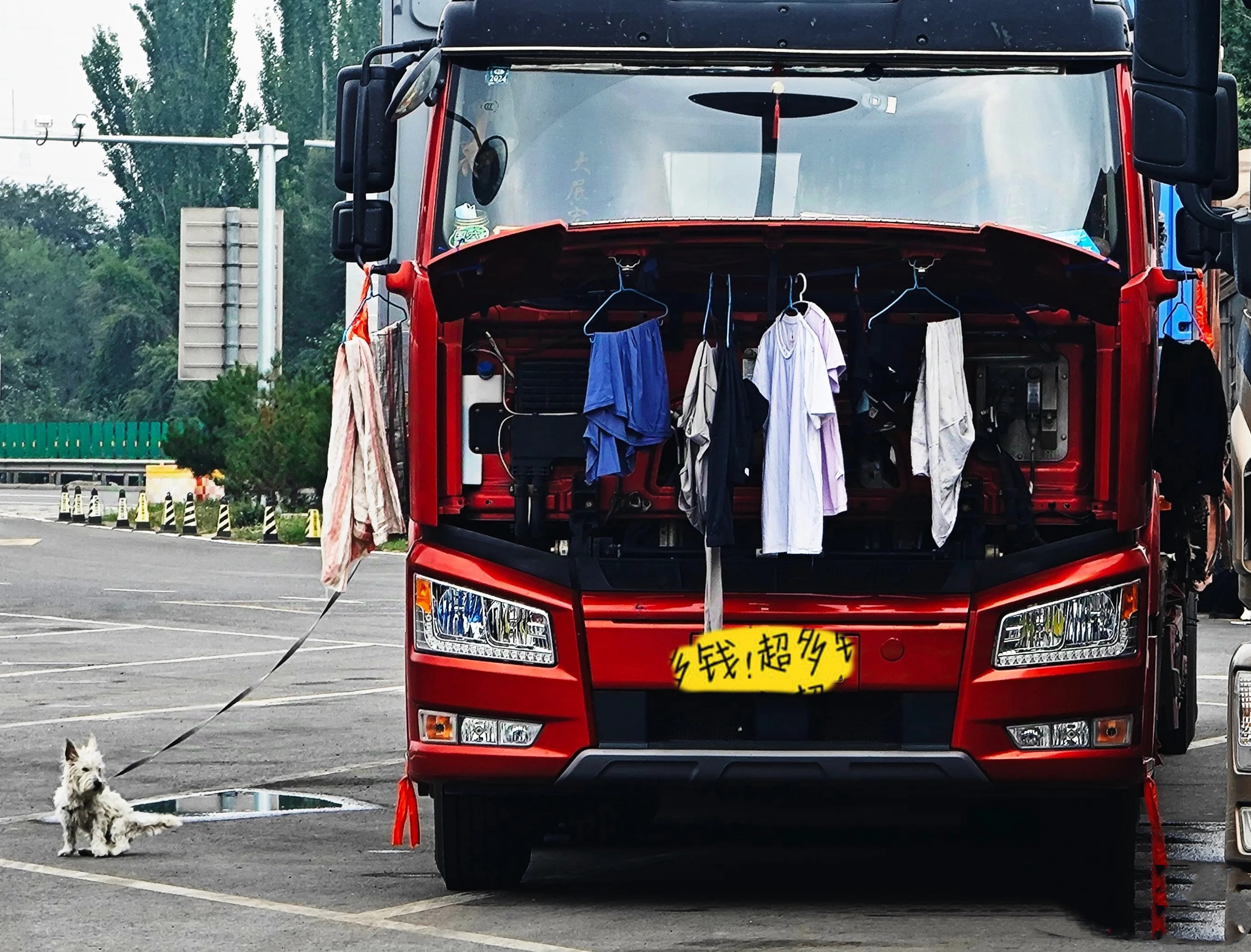 90后男子跑大卡车6年买房买车  卡车司机在外跑一年春节团圆成念想 长途货车司机