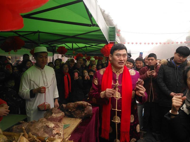 农民歌手大衣哥的歌唱的好不好呢? 大衣哥唱歌好不好，这事儿真因人而异。他能从众多