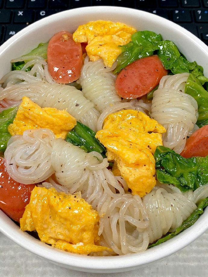 减脂又饱腹的魔芋结做法🥢魔芋结饱腹感好强❗️加了生菜，好解腻，好适合减脂的姐妹