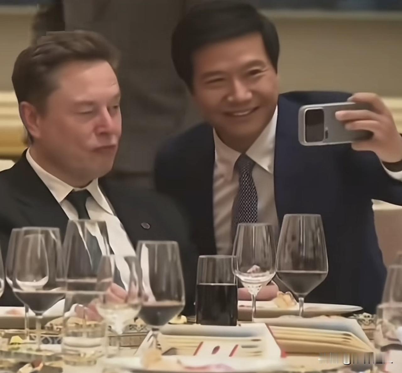 【修行笔记】雷军弯腰，无效社交

5月14日，在特朗普访华欢迎晚宴上，雷军主动上