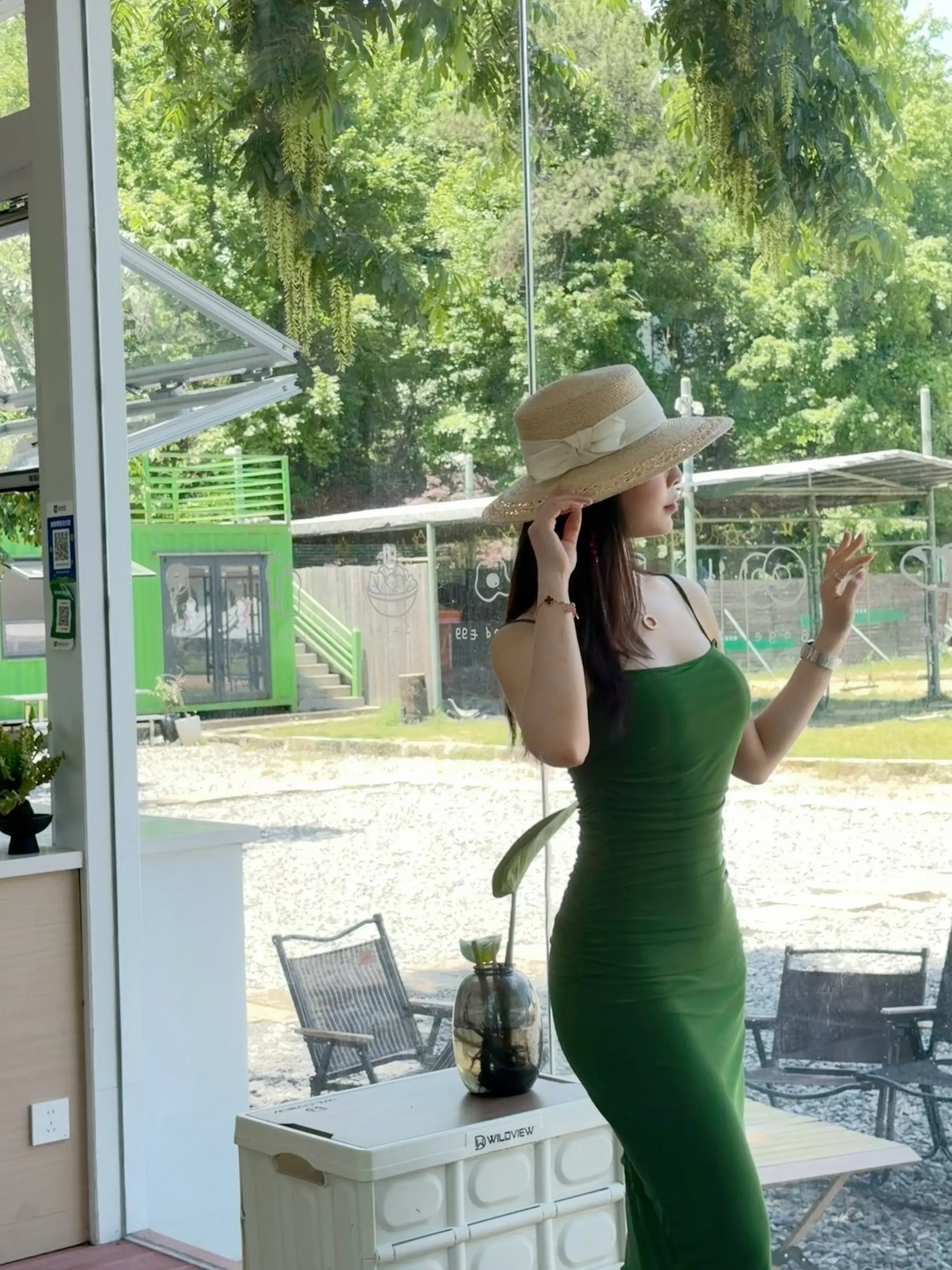 少女感还是留给少女吧，好不容易成熟了，做个漂亮的阿姨也不是不可以