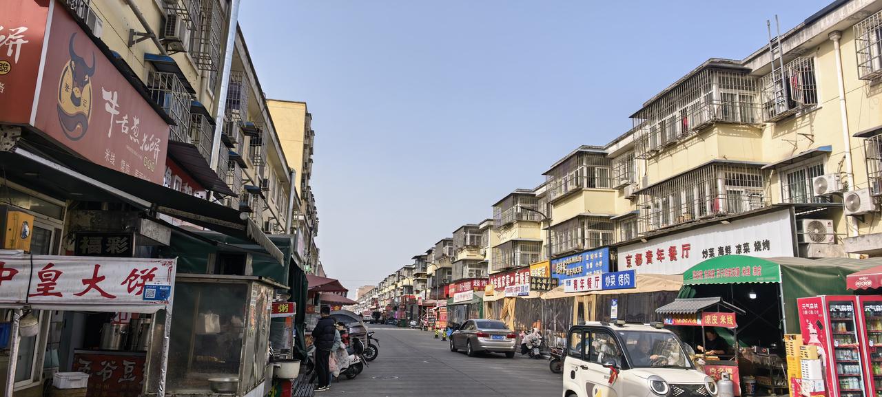 城中村是一个城市最大的善良。这里容得下人间烟火，容得下普通人的奋斗起点，更容得下