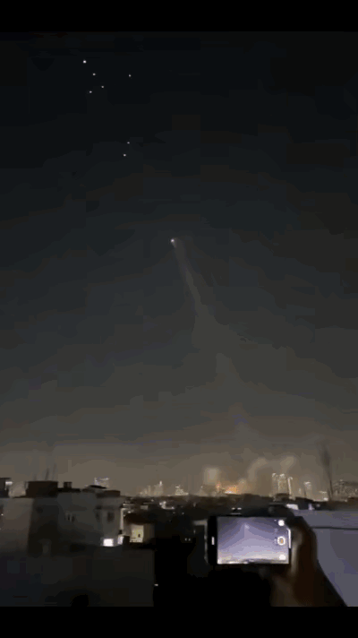 伊朗射向以色列的中程弹道导弹有不少采用了集束战斗部，到了以色列上空就会抛撒大量子