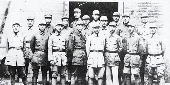 1941年，重新组建的新四军，军部机关五位领导人分别是谁？
“1941年1月15