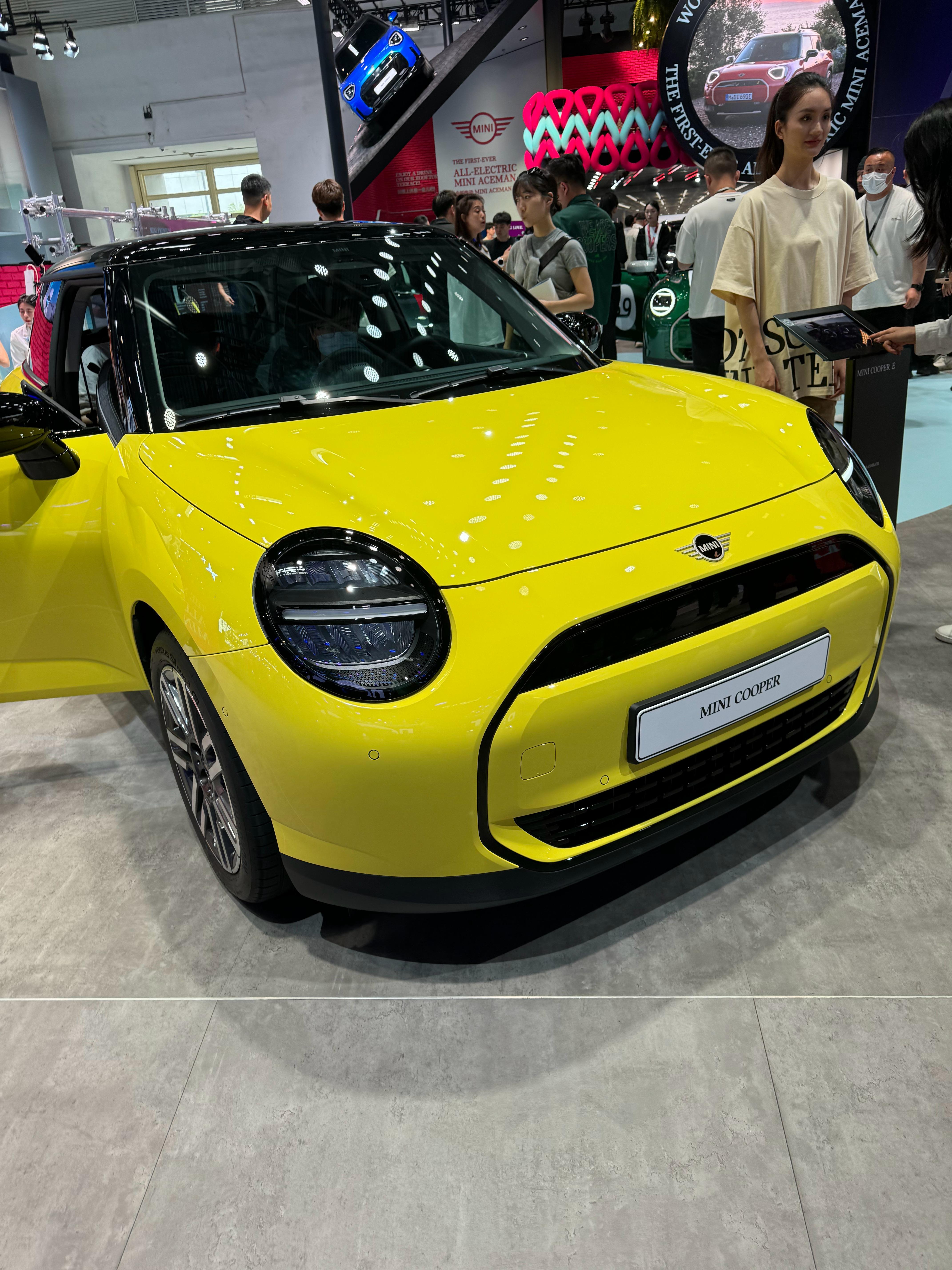 你开的车，我开的是mini。拥有mini，情绪价值拉满。[笑而不语]#2024北