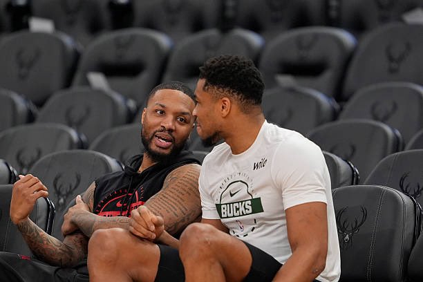 利拉德一直在招募字母去开拓者。NBA