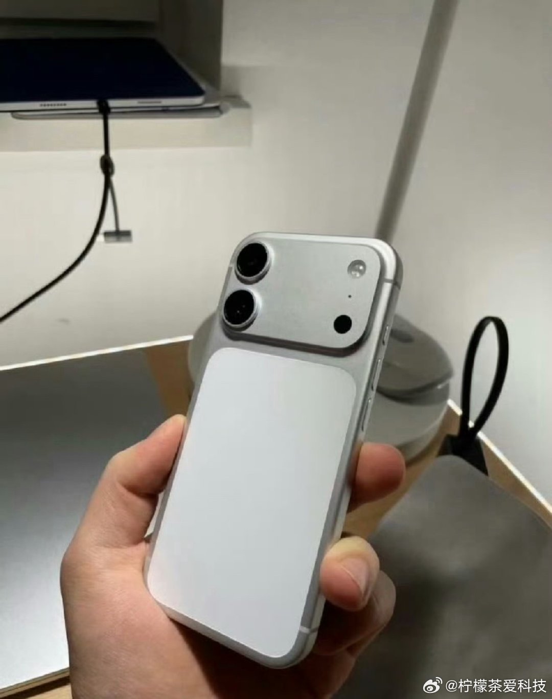 iPhone18标准版外观曝光大家觉得怎么样？ 