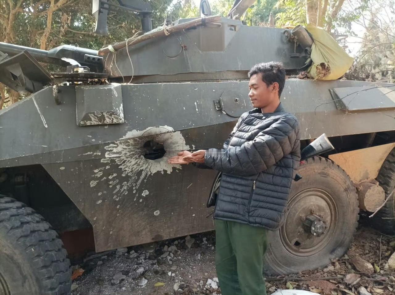 被破甲弹击中要害