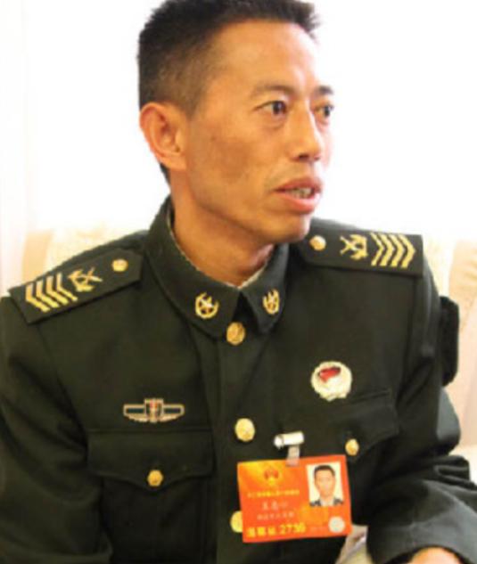 导弹兵王王忠心，1999年两次脱下军装又穿回，老婆没少笑话他：“只长胡子，不长职