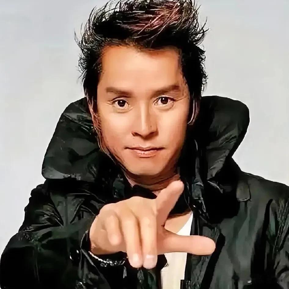 “十八岁”的谭校长
 不管喜与悲，卡拉永远ok……。
 七十四岁的谭咏麟，经典传