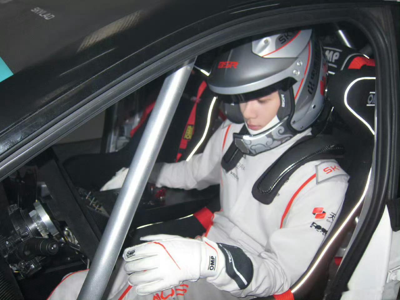 飞驰人生3够燃够炸全程高燃！新赛道新挑战，张驰依旧带着一腔热爱冲锋。飞驰人生3弯