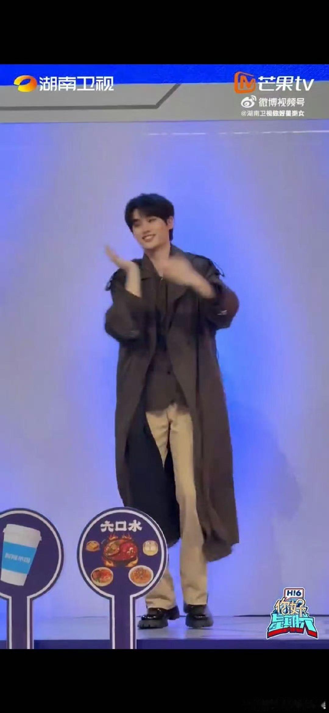 丁程鑫跳kisskissshyshy直拍丁程鑫跳kissshy直拍丁程鑫的舞台表