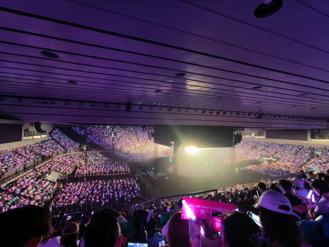 太热爱上座率艾热王以太北京演唱会💥艾热王以太北京演唱会座无虚席，说唱舞台火力全