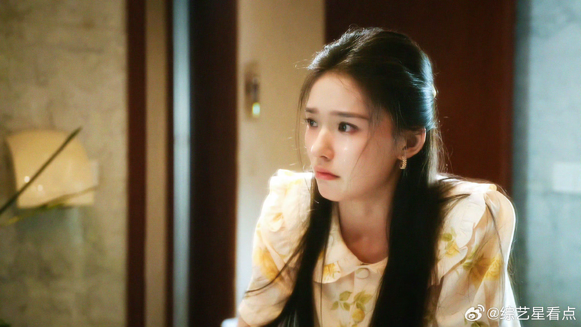 林允新剧重男轻女家庭好窒息林允年代剧有自己的樊胜美被原生家庭困住的冉冉，看林允演