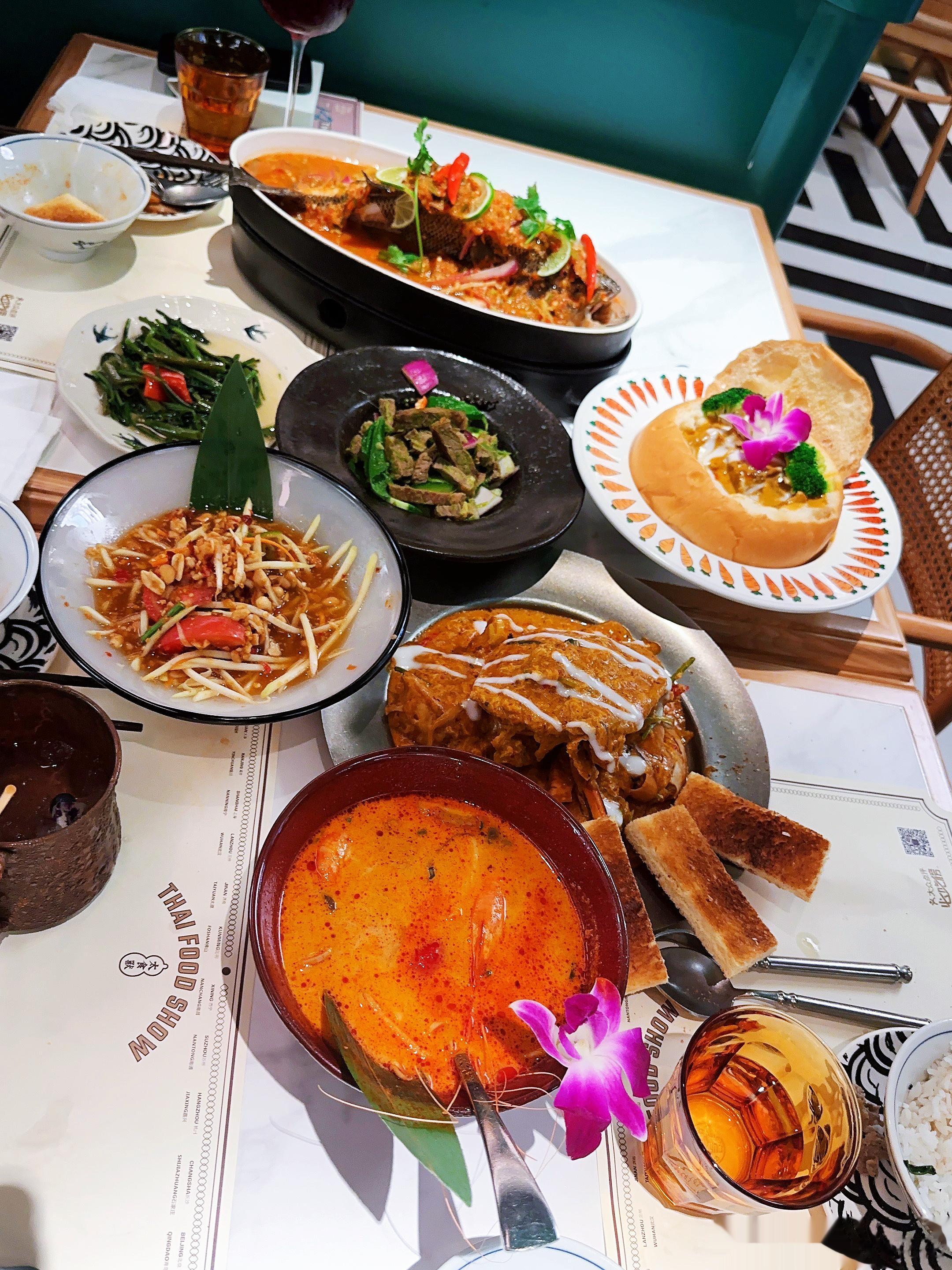 #不可辜负的美食# 跟着我娟姐跟露露，只要带好嘴就行[笑cry]  ​​​