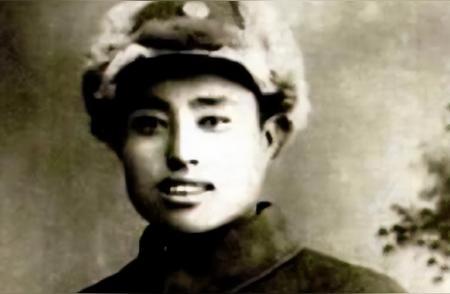 他参加过抗战，先后担任84师参谋长、28军炮兵司令，军衔却只是大校，直到去世才从
