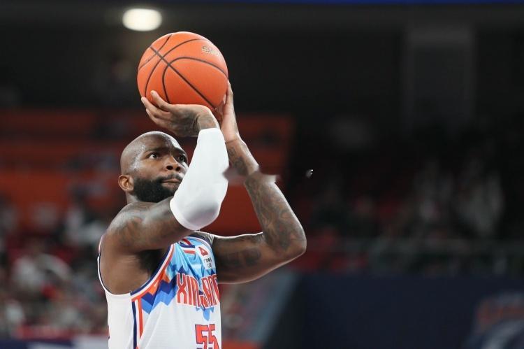 NBL全国男子联赛常规赛昨晚结束，中国香港金牛队以22胜4负的战绩排名第二。金牛