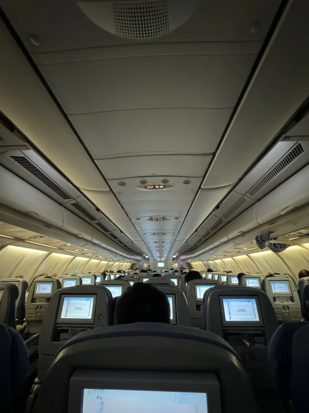 好讨厌坐飞机，为啥每次起飞都要座椅立着