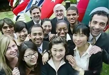 20个巴拿马年轻人拿了中国政府奖学金，马上要来中国上学了。去的是国内17所高校，