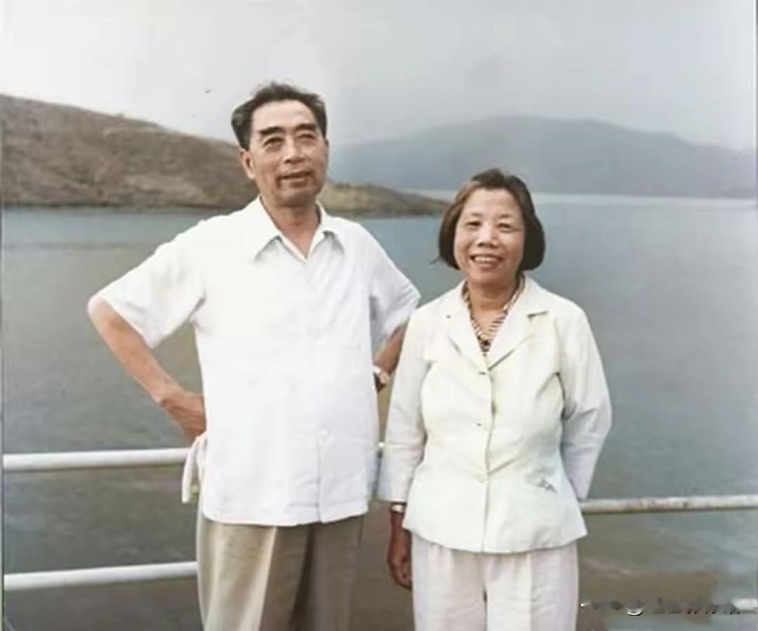 请为周总理夫妇点个赞吧[赞][赞][赞][赞][祈祷][祈祷][祈祷][祈祷][