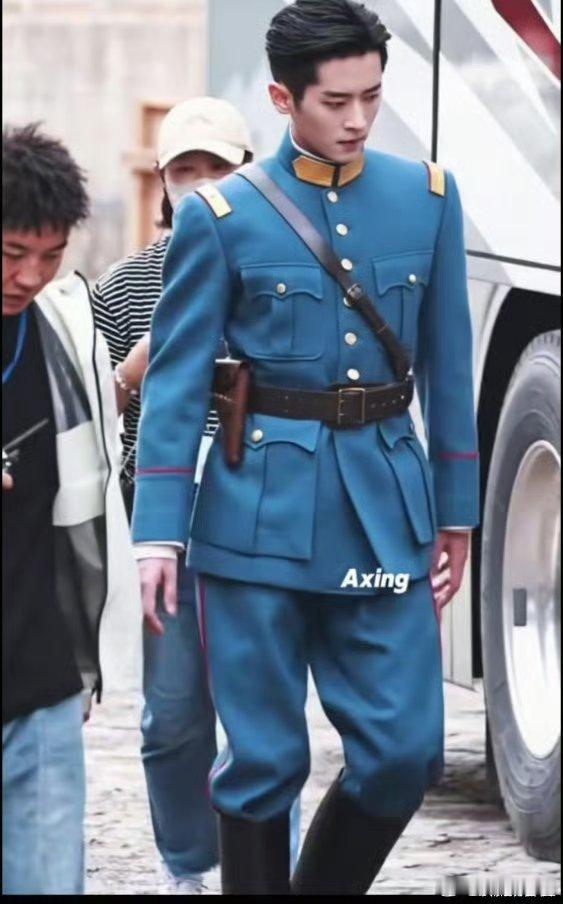 丞磊虞昶轩军装路透，感觉来了[拜托]这样的的磊我从未见过啊啊 ​​​