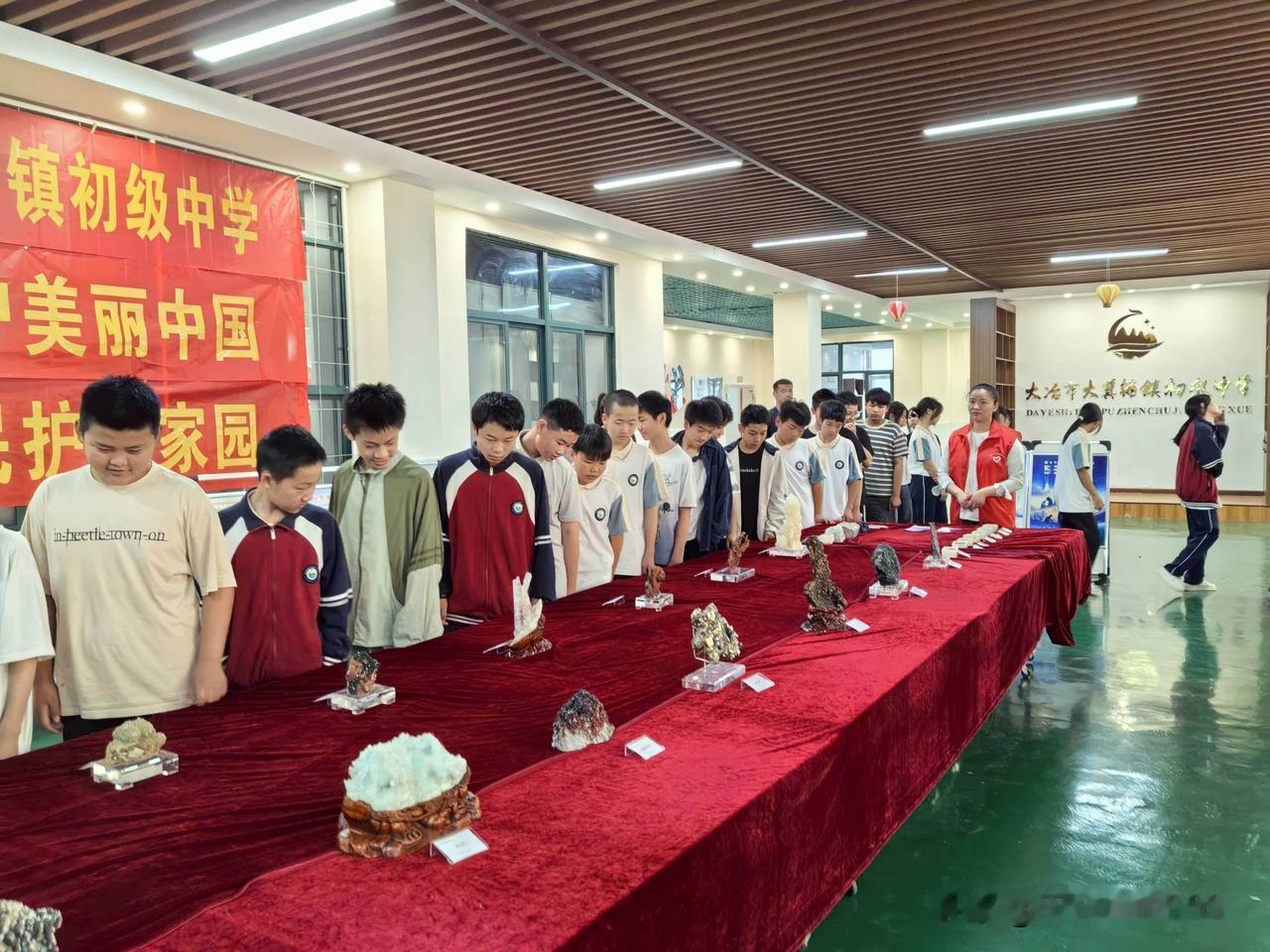 象棋的核心魅力，藏在方寸棋盘里的千年智慧与无穷变化中。
作为传承千年的非遗项目，