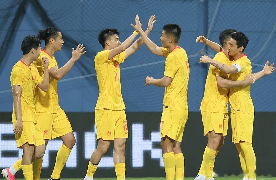 中国2-1新加坡，张玉宁点射，塞鸟首球，武磊迎百场中国队在国际友谊赛做客对阵新加