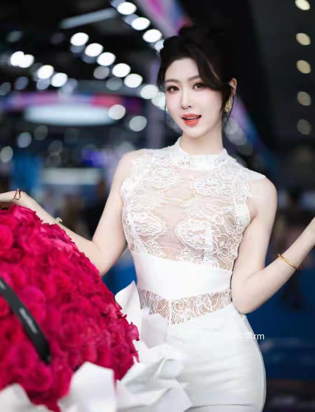 车模弦子高颜值，身高175弦子写真 车模弦子 晒出美丽身影