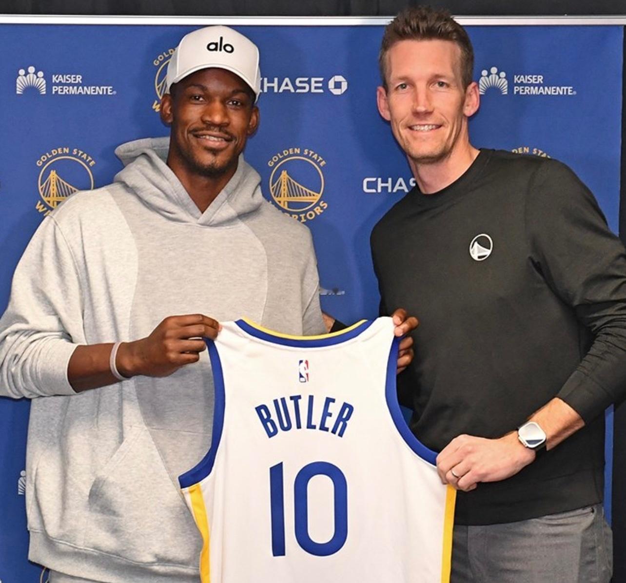 根据初步预测，巴特勒将于 2027 年 1 月重返赛场。金州勇士