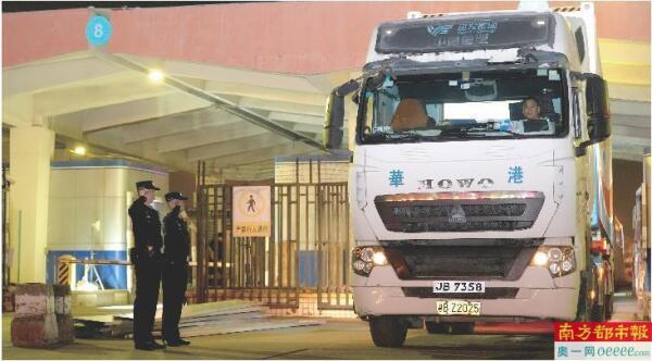 “1989”号牌车出境 “2025”号牌车入境