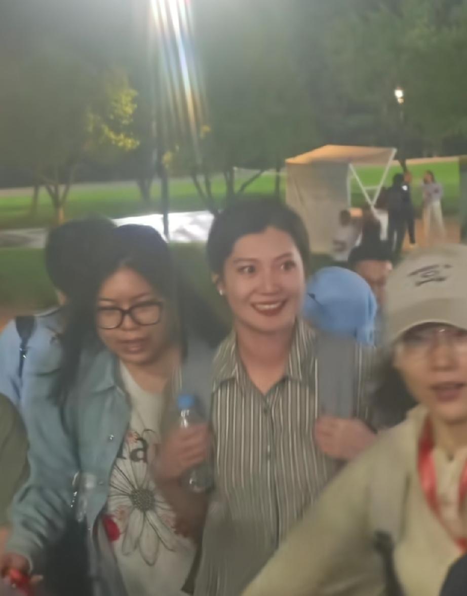 盼盼已经到达吉林啦！有到过现场的211同学拍到了盼盼抵达现场的视频。视频中，盼盼