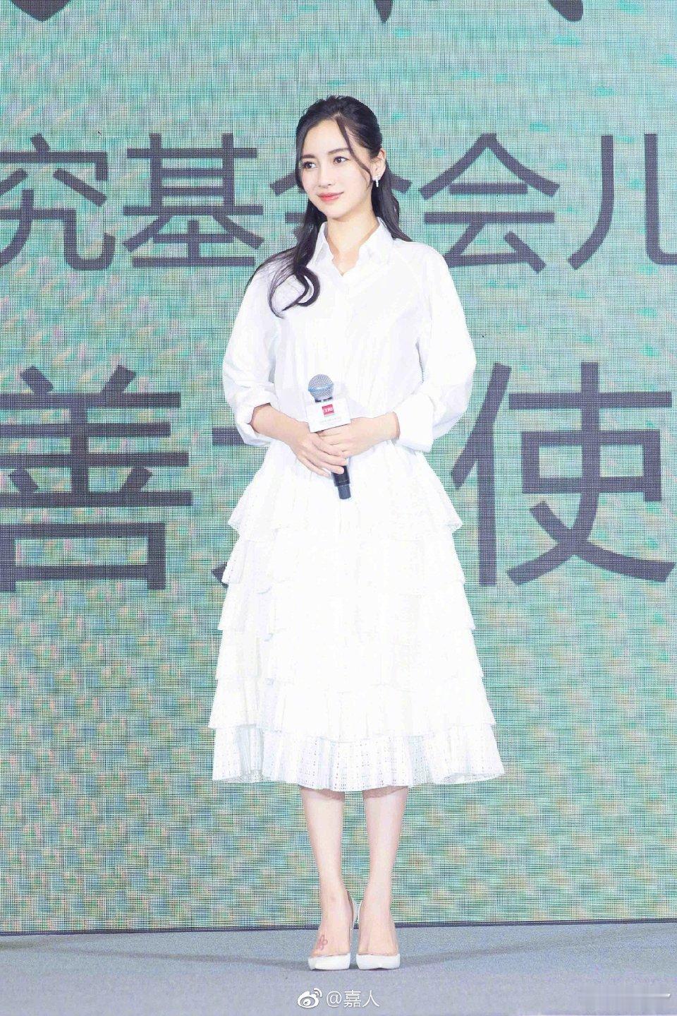 #angelababy# [兔子]#杨颖# 月是云中散客，卿是人间绝色，亦是人间