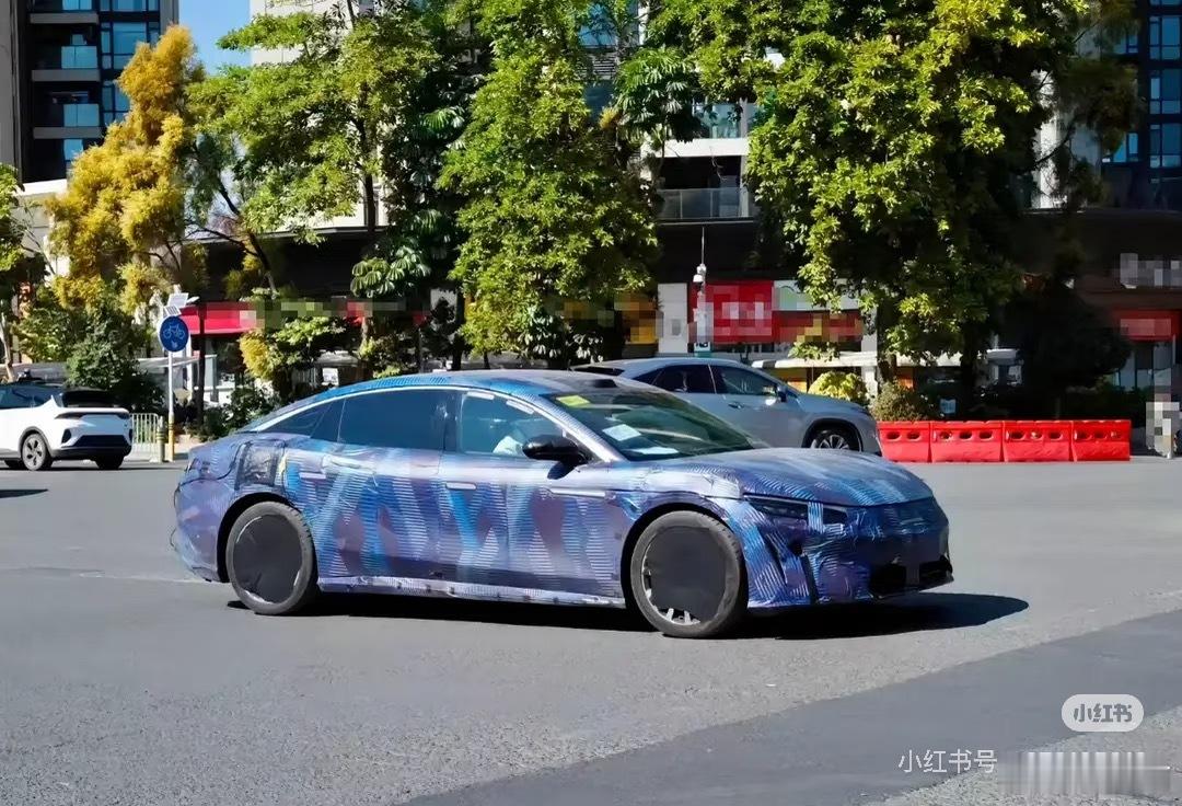 比亚迪大汉，比较期待的旗舰轿车，目前没有更多信息，等大唐上市后，就该预热这款车了
