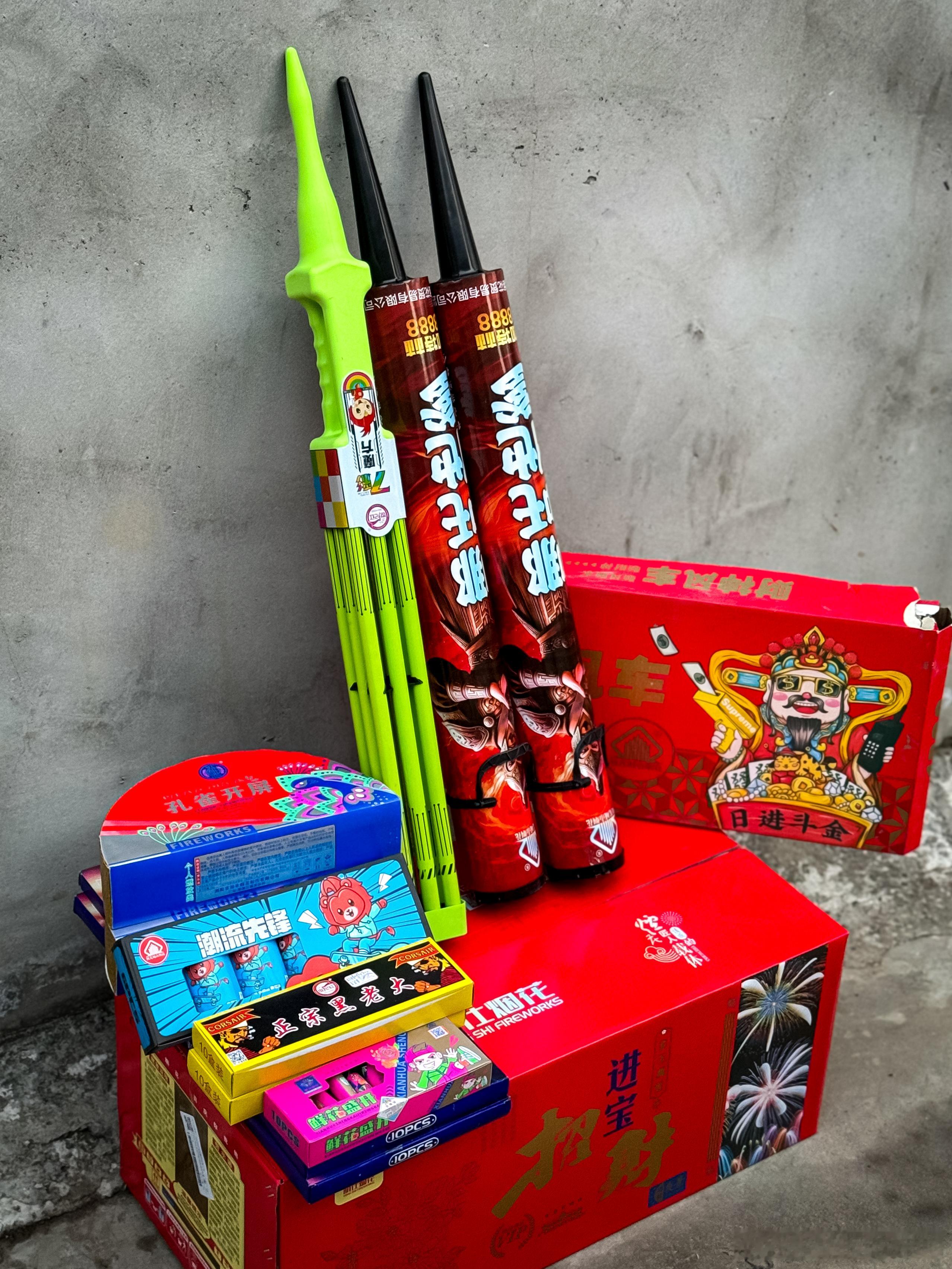 过年必须意思意思，不禁燃放烟花地区确实爽。 