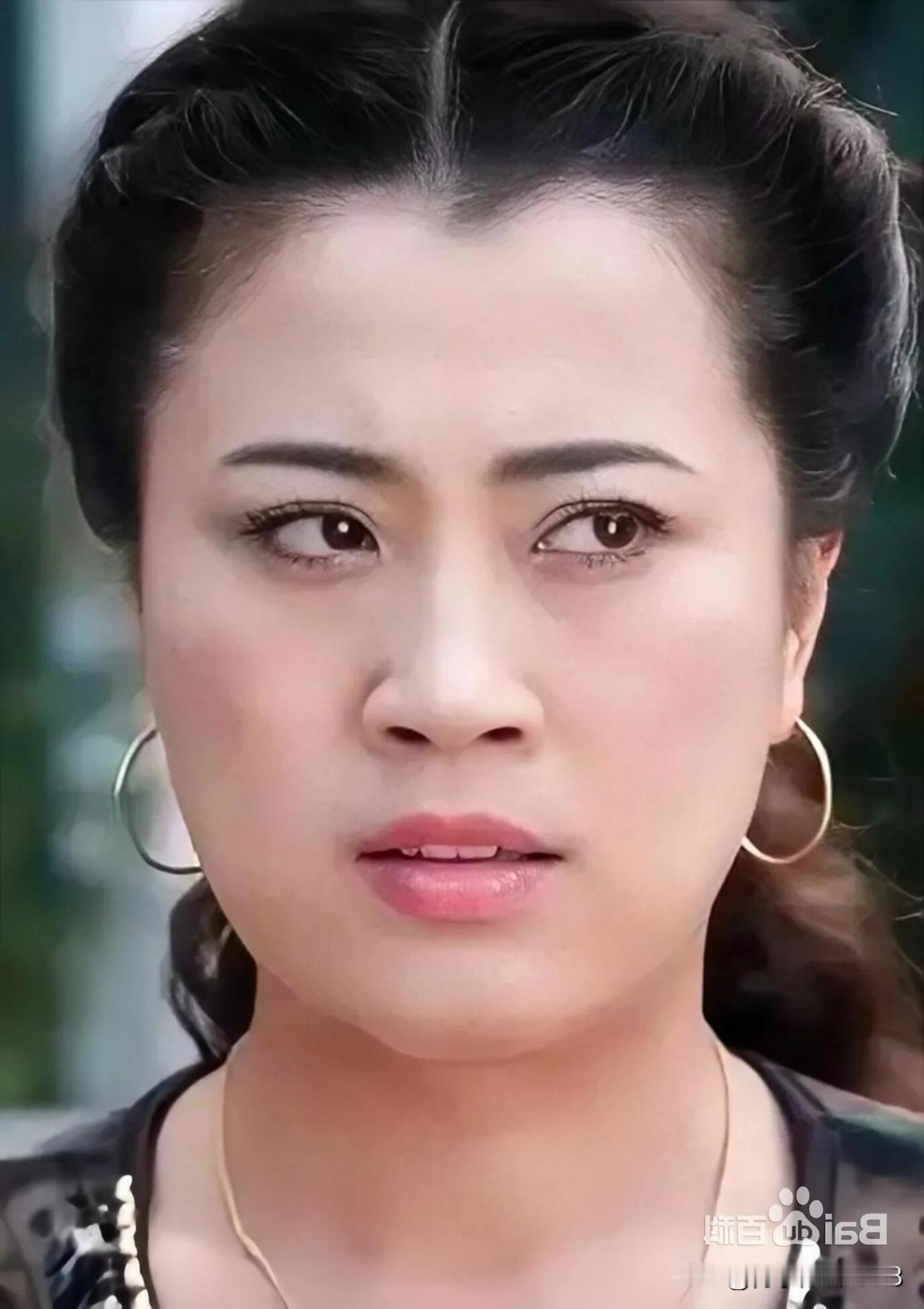 感觉这个女演员没有特别高的颜值，不过她的演技不一般，《刘老根》系列电视剧，里她演